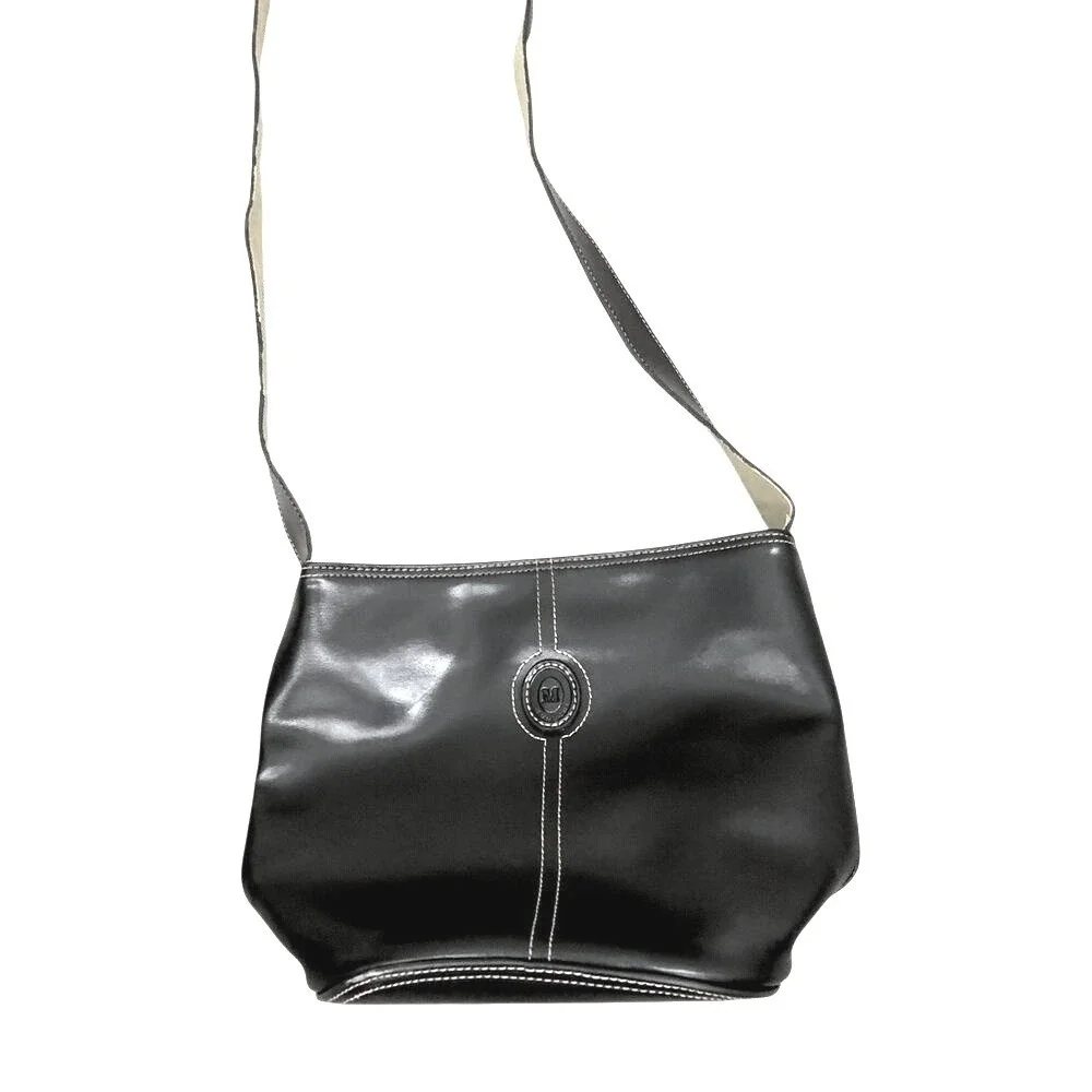 Mondani‎ purse black with contrast stitching.